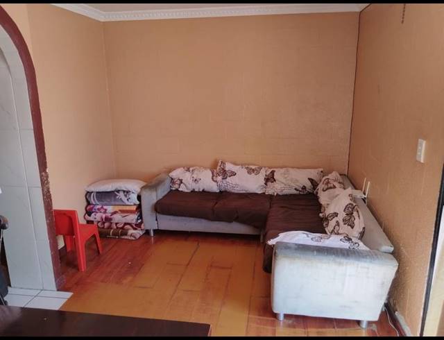 4 BEDROOM HOUSE FOR SALE IN ROCKLANDS